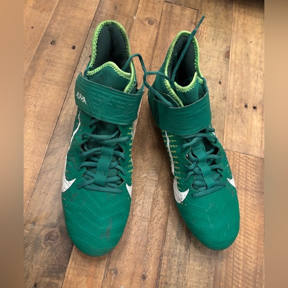 Nike
Alpha Menace Pro 2 Mid cleats